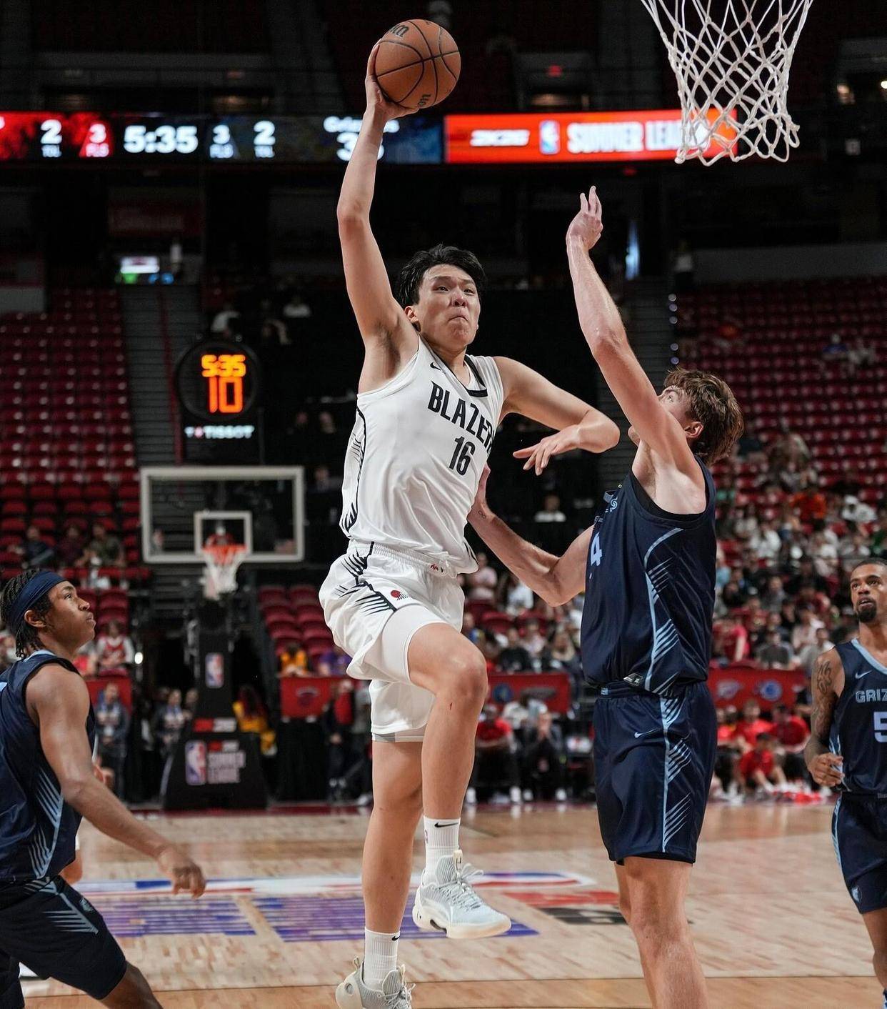 维加斯吃中国火锅自助NBA新秀日常冰球突破网站肥牛自由！杨瀚森拉斯(图2)