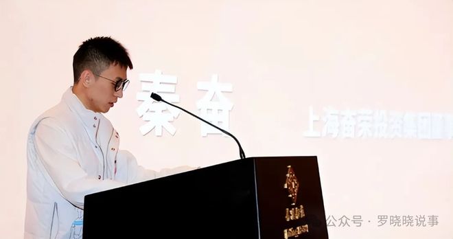 私人飞机随时开神秘富二代秦奋是什么来头？冰球突破豪华版app千万豪车随便撞36亿(图6)
