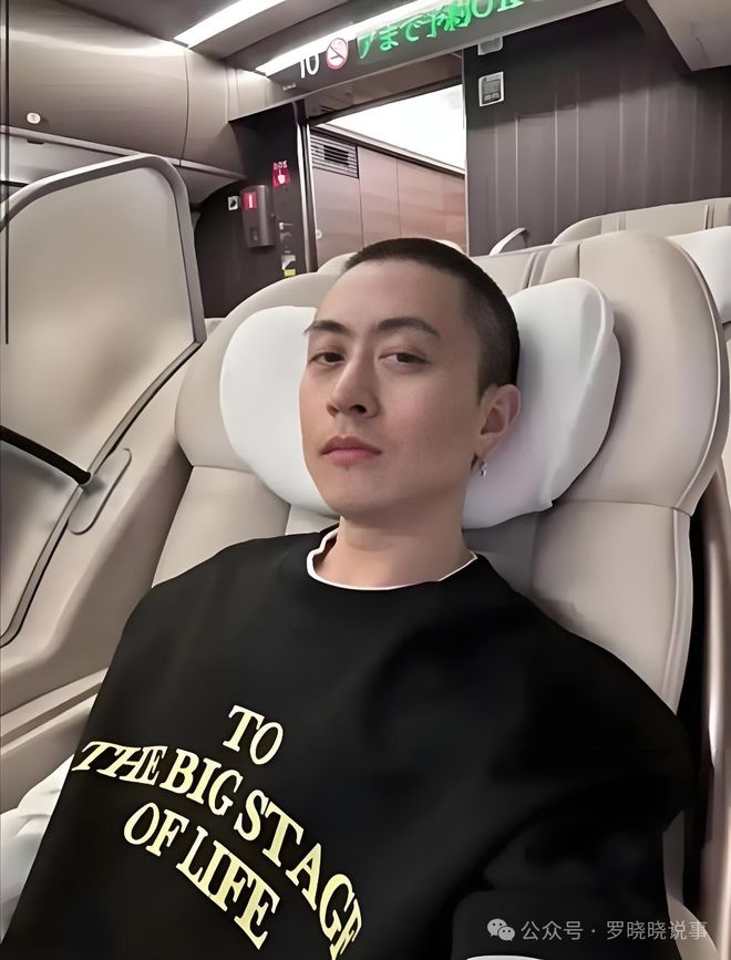 私人飞机随时开神秘富二代秦奋是什么来头？冰球突破豪华版app千万豪车随便撞36亿(图9)