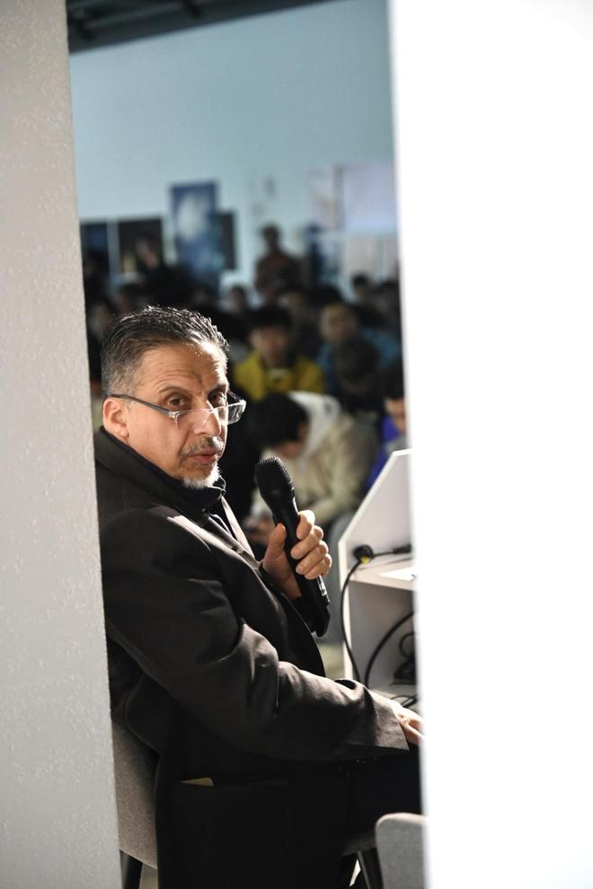 照片分两种：叙述性和视觉性冰球突破平卡索