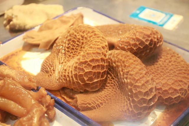 妈的牛肉店那锅30年的老汤有了新味道……冰球突破当杭州菜二代姐妹花辞去白领回爸(图2)