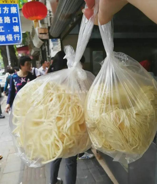 杂！这碗“方便面始祖”的伊面也特别冰球突破技巧春节来广州不仅有早茶牛(图3)